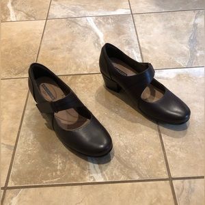 Clarks Women's Emslie Lulin Mary Jane Pump Size 9 Block Heel Brown